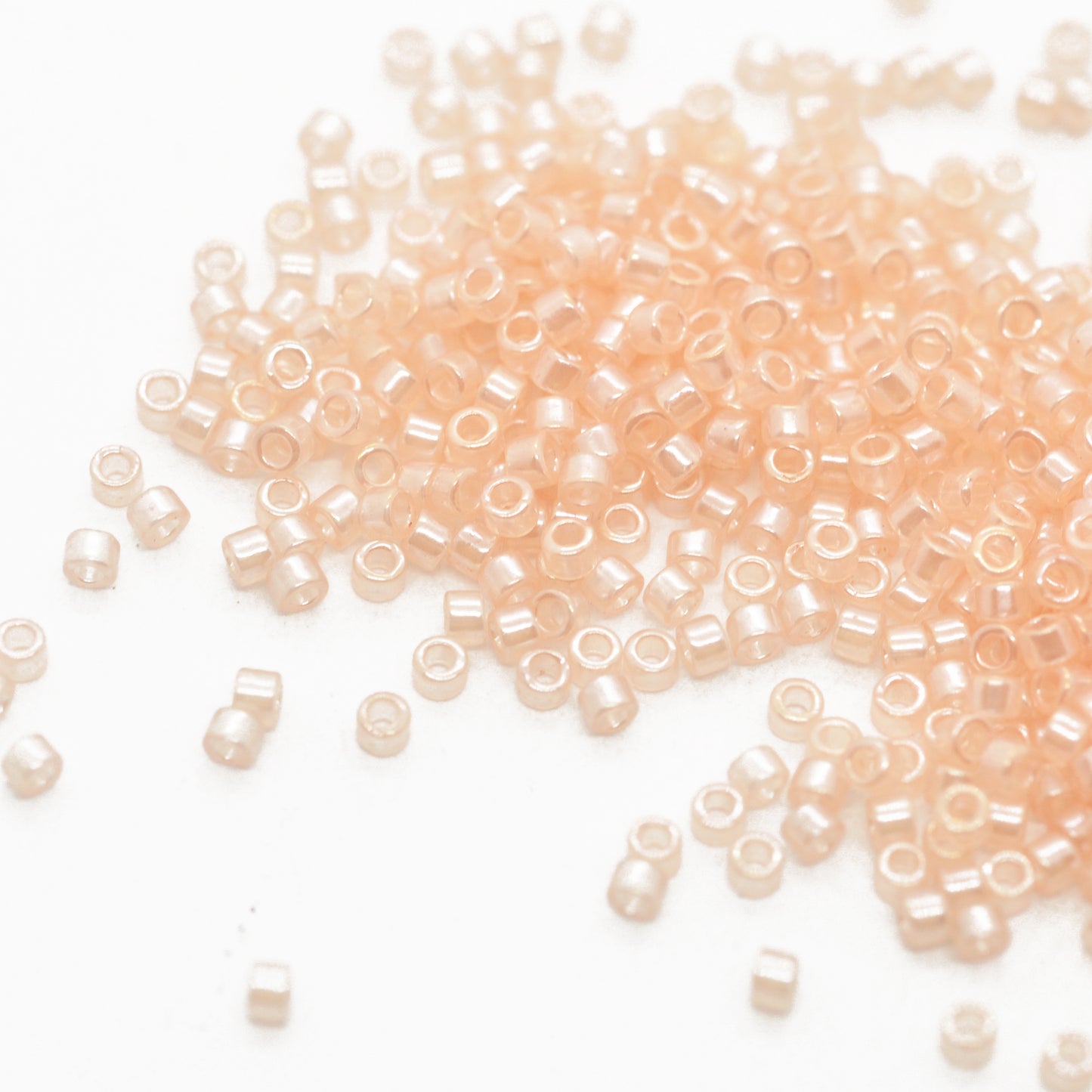 Delica pastell peach 10 gr. Ø 1,6mm 11/0 (DB-1479)