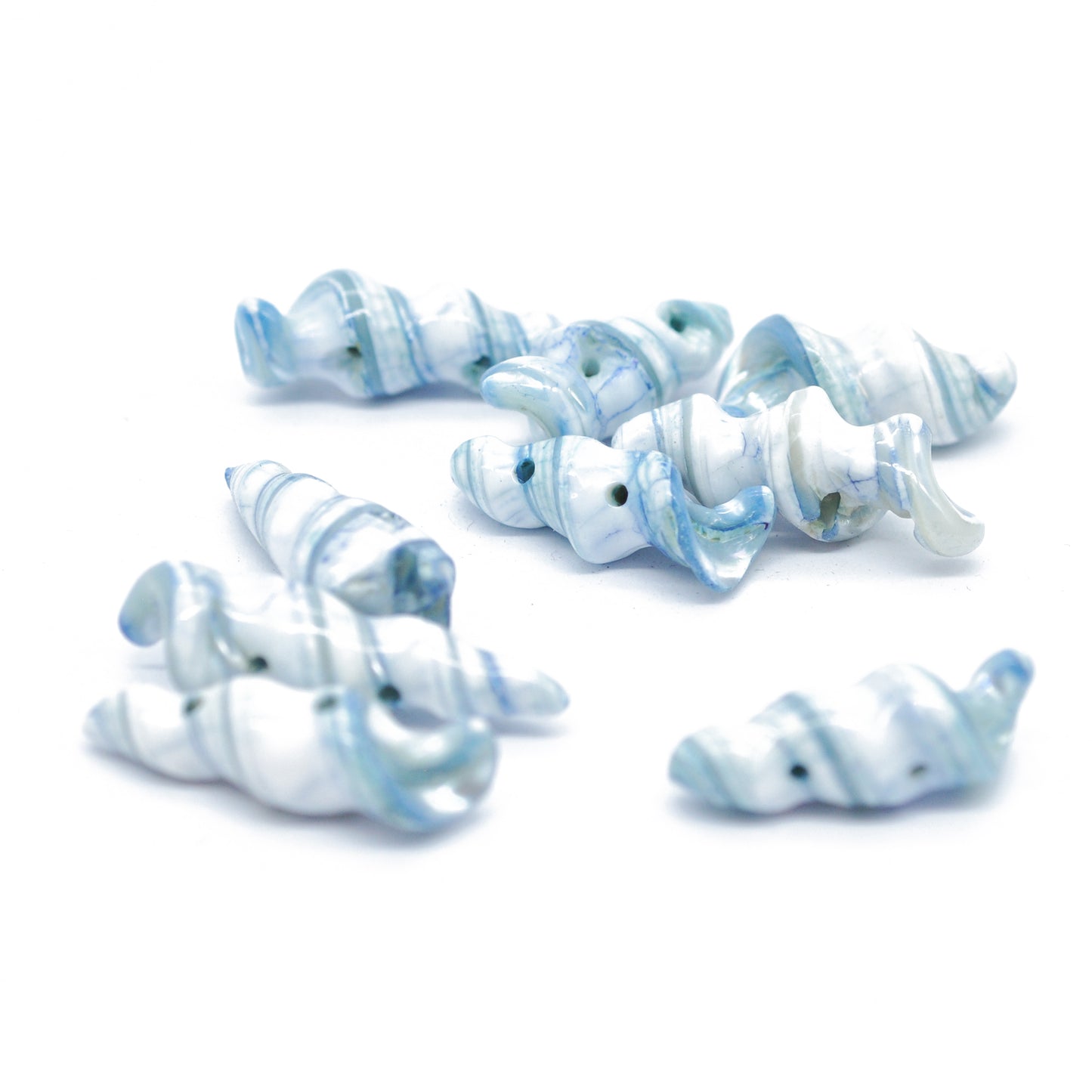 Mother-of-pearl shell swirl light blue / double drilling / 24 mm
