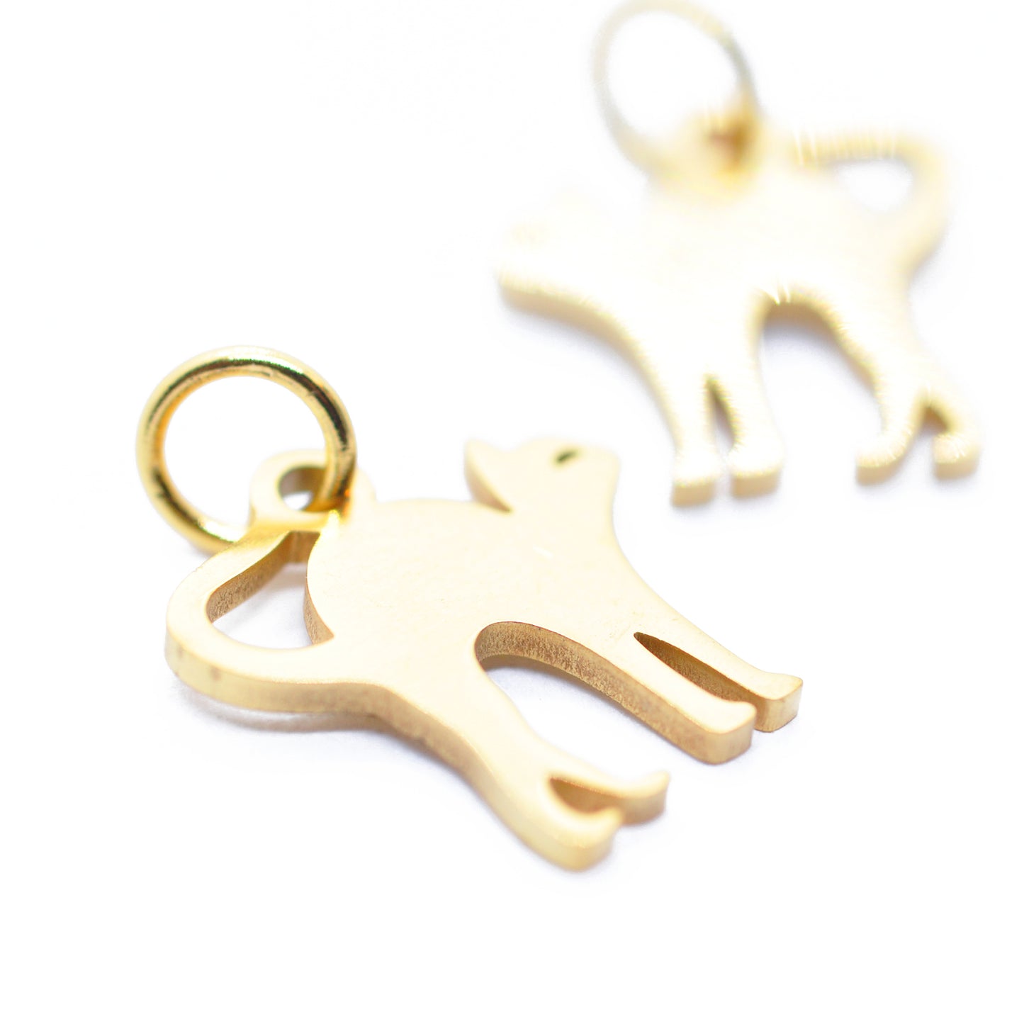 Stainless steel cat pendant / gold plated / 12mm