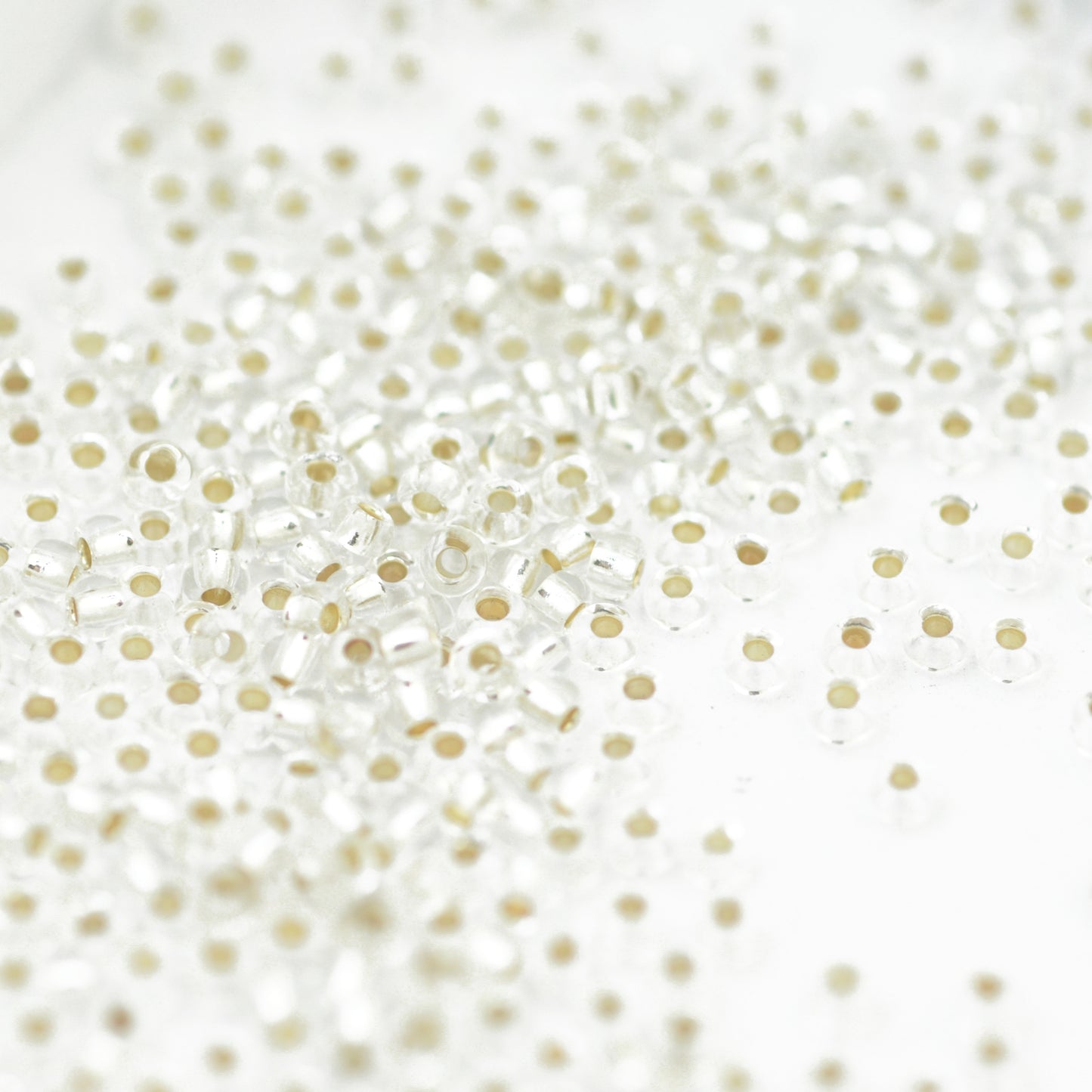 Preciosa Rocailles crystal Silbereinzug / Ø 2,6mm (9/0) / 15gr.