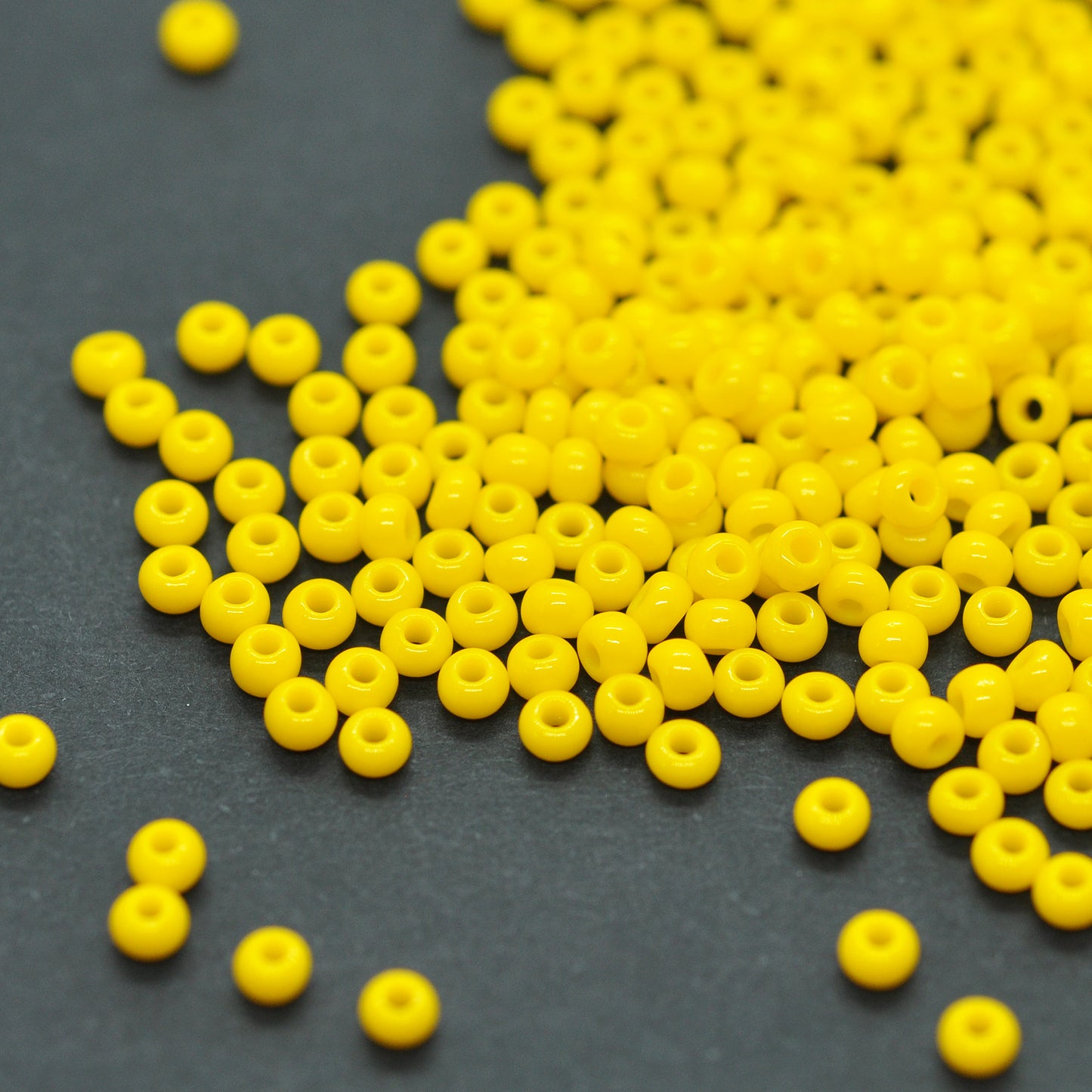 Preciosa Rocailles / gelb 9/0 Ø 2,6mm / 15gr.