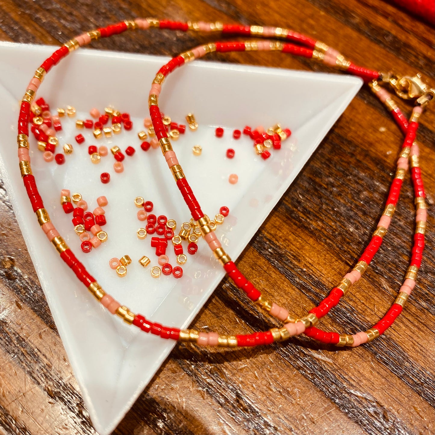 Delica opaque red 10 gr. Ø 1,6mm 11/0 (DB-0723)