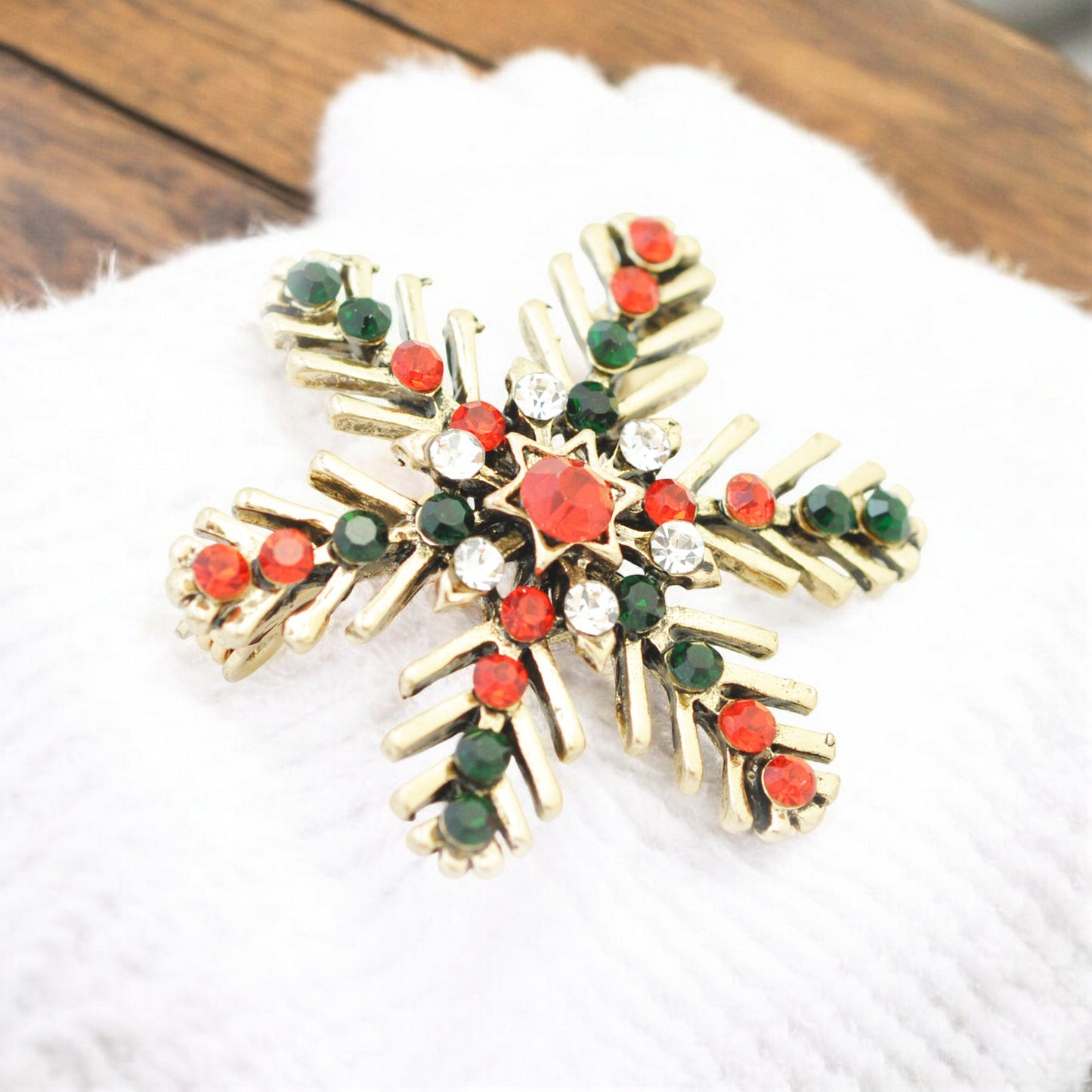 Weihnachtsbrosche Schneeflocke  / goldfarben / 35x35mm