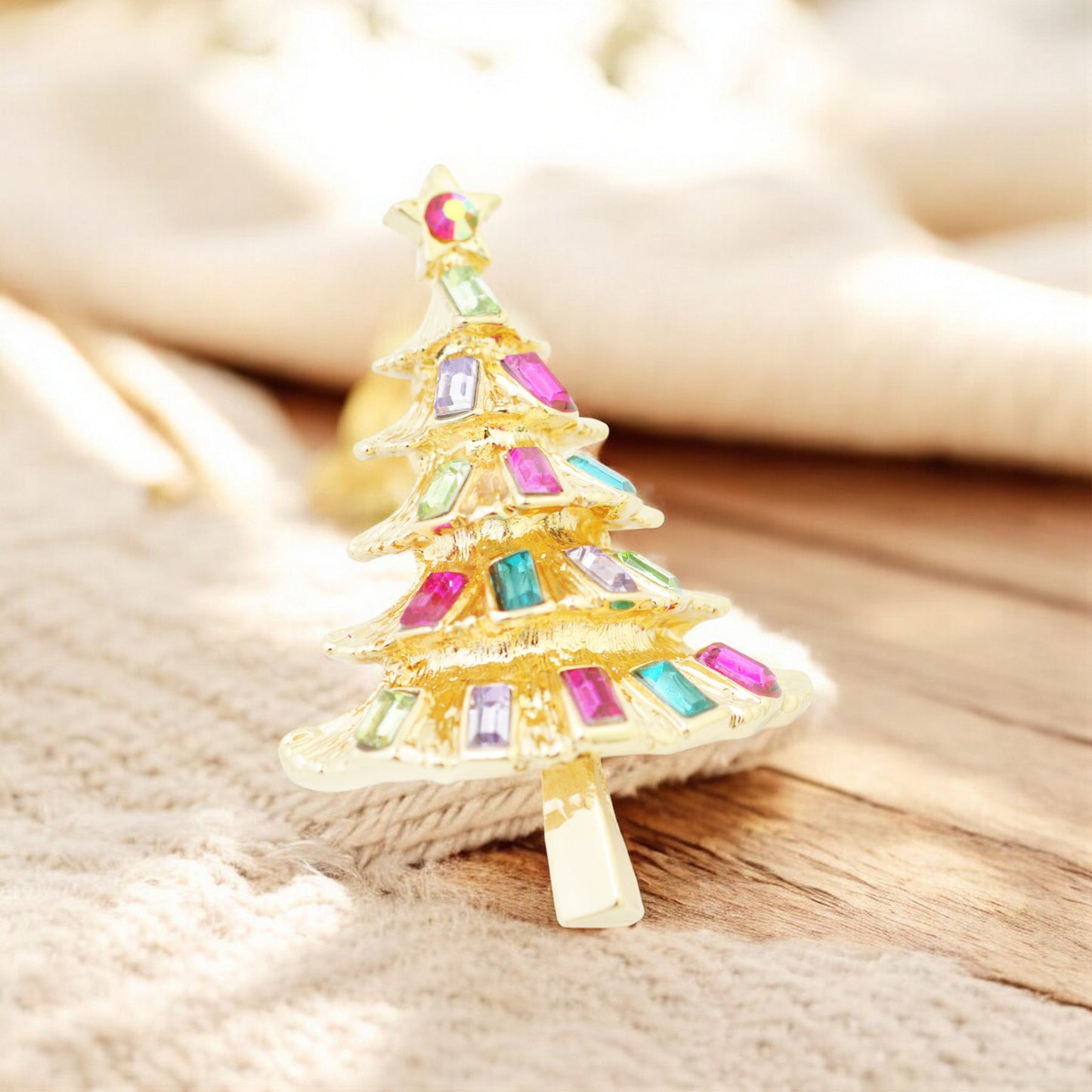 Weihnachtsbrosche Tannenbaum  / goldfarben / 45x30mm