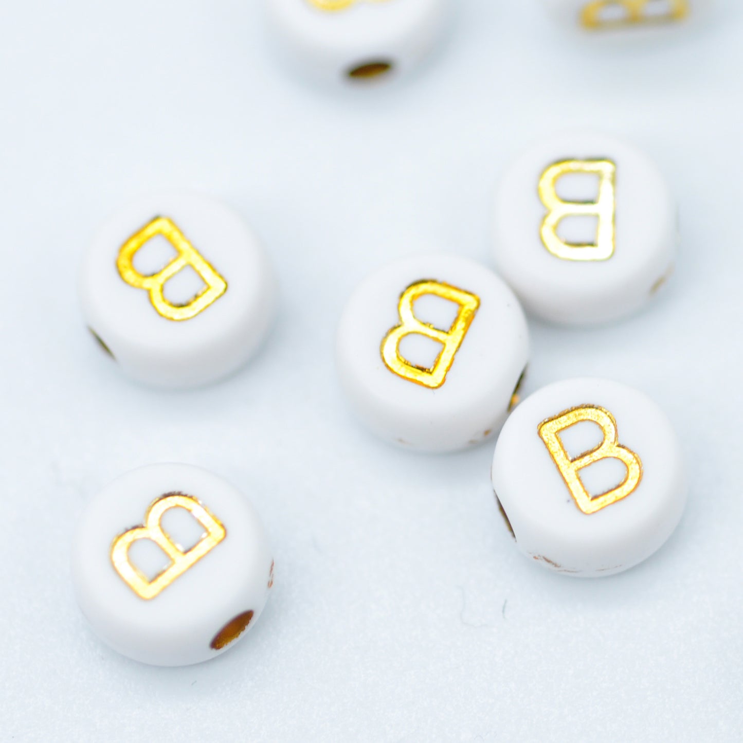 Buchstabe / gold acryl / 6mm