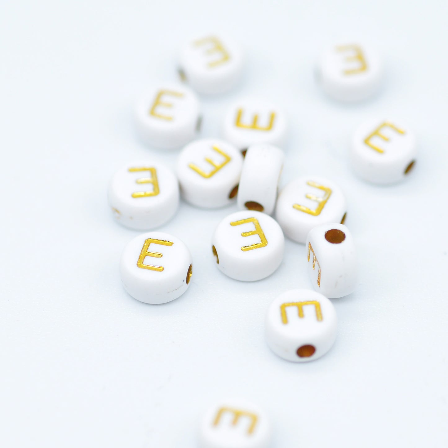 Buchstabe / gold acryl / 6mm