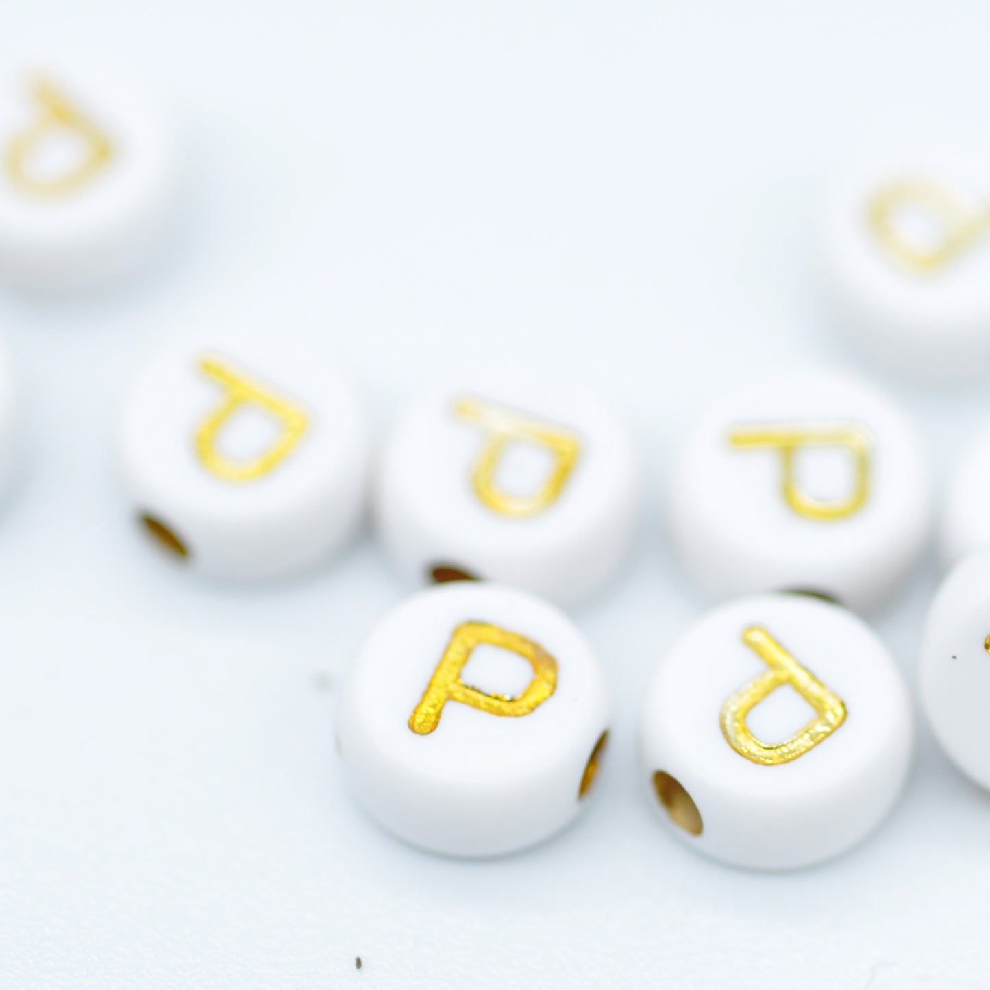 Buchstabe / gold acryl / 6mm