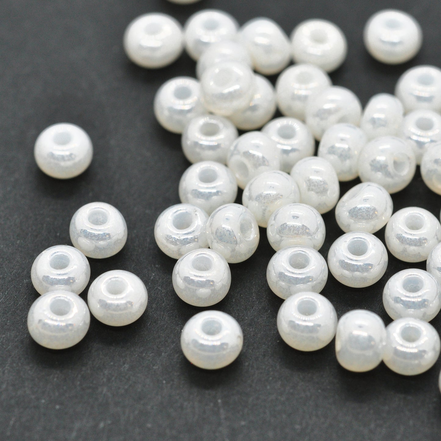 Preciosa Rocailles / cream pearl 4mm 6/0  Ø4mm / 15gr.