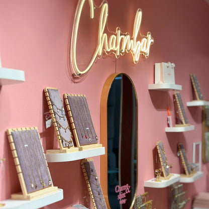 NUENA Charmbar - book your spot