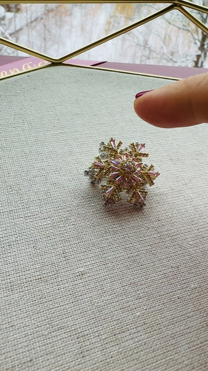Weihnachtsbrosche Schneeflocke Strass drehbar / goldfarben / 30mm