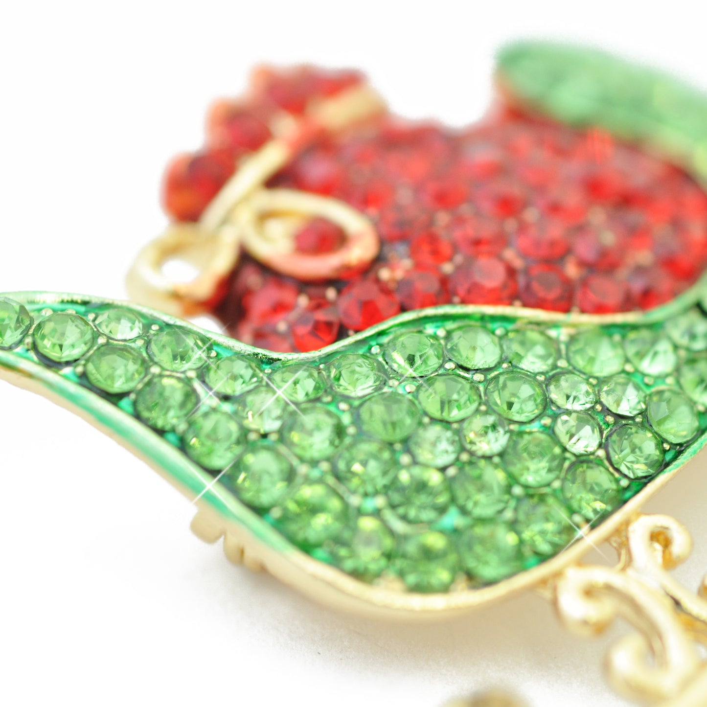 Weihnachtsbrosche Schlitten Strass  / goldfarben / 30x45mm
