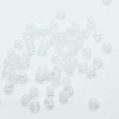 Preciosa Glasschliffperlen / white opal / 100 Stk. / 4mm