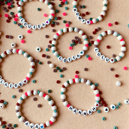 Perlen  DIY Schmuck Set für Kinder / 5 Namensarmbänder aus Buchstaben Holz und Glas Mix